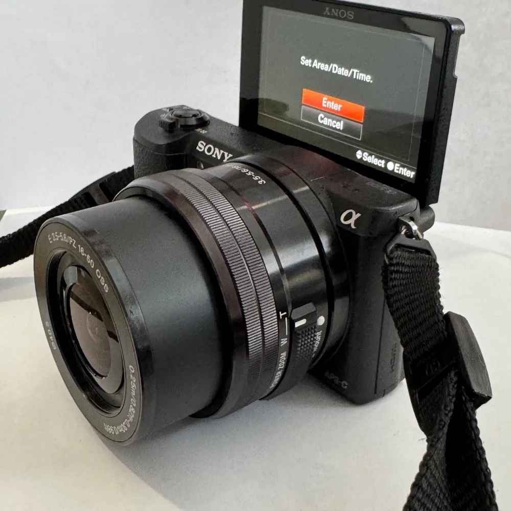Sony a5100 *BUNDLE* 16-50mm Lens Camera with 3-Inch Flip Up LCD w/accessories